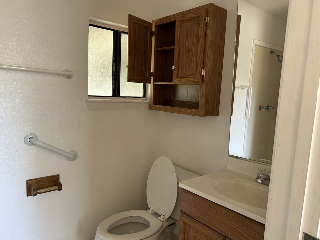 489 2nd St - Photo 4 of 5