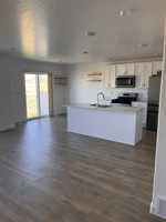featured image of 1022 W Broadleaf Dr