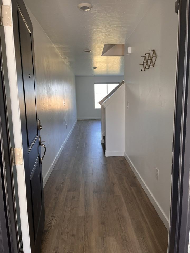 1022 W Broadleaf Dr - Photo 2 of 19