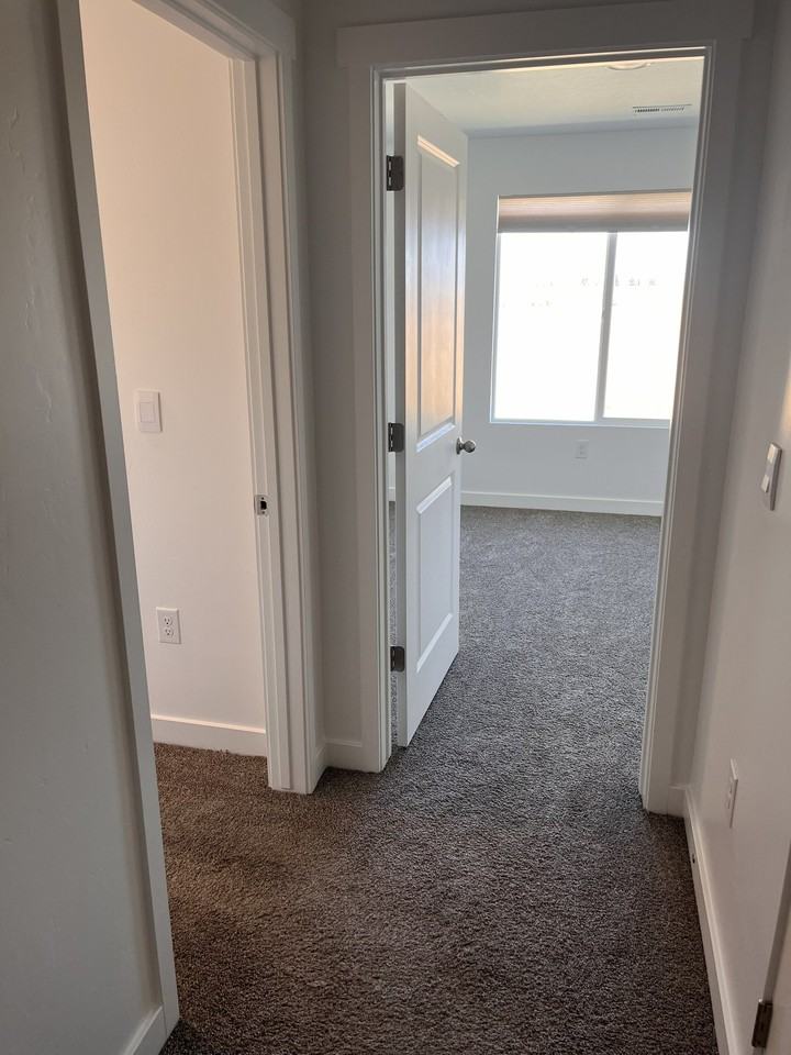 1022 W Broadleaf Dr - Photo 5 of 19