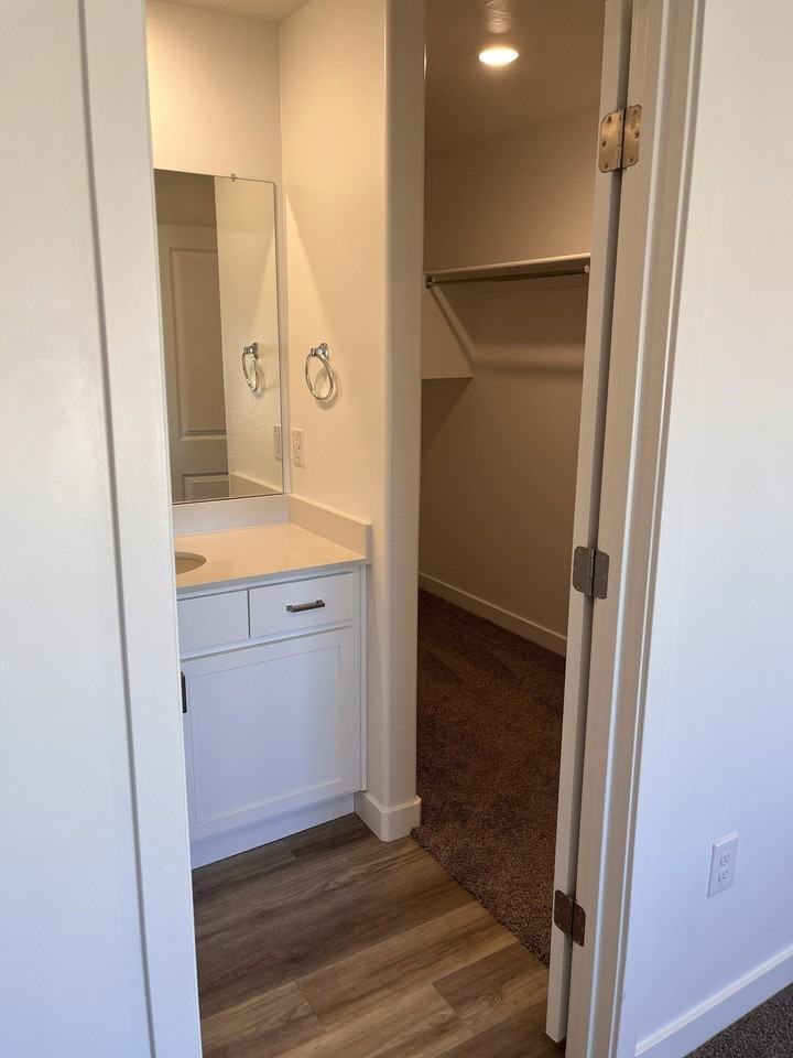 1022 W Broadleaf Dr - Photo 7 of 19