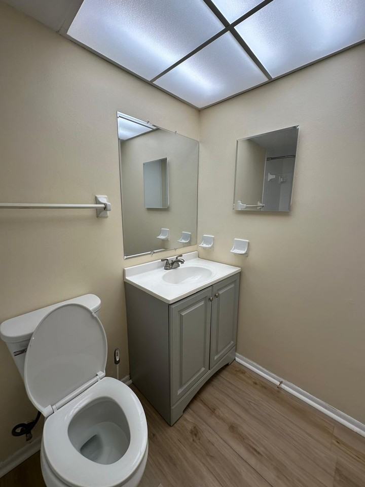 1320 Moreland Dr - Photo 2 of 5