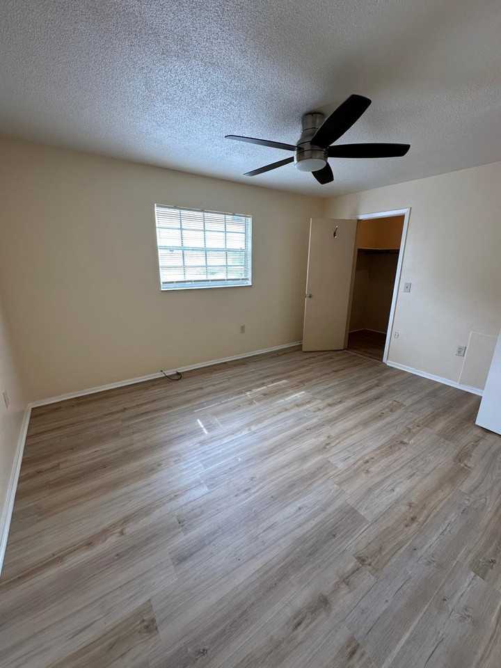 1320 Moreland Dr - Photo 3 of 5