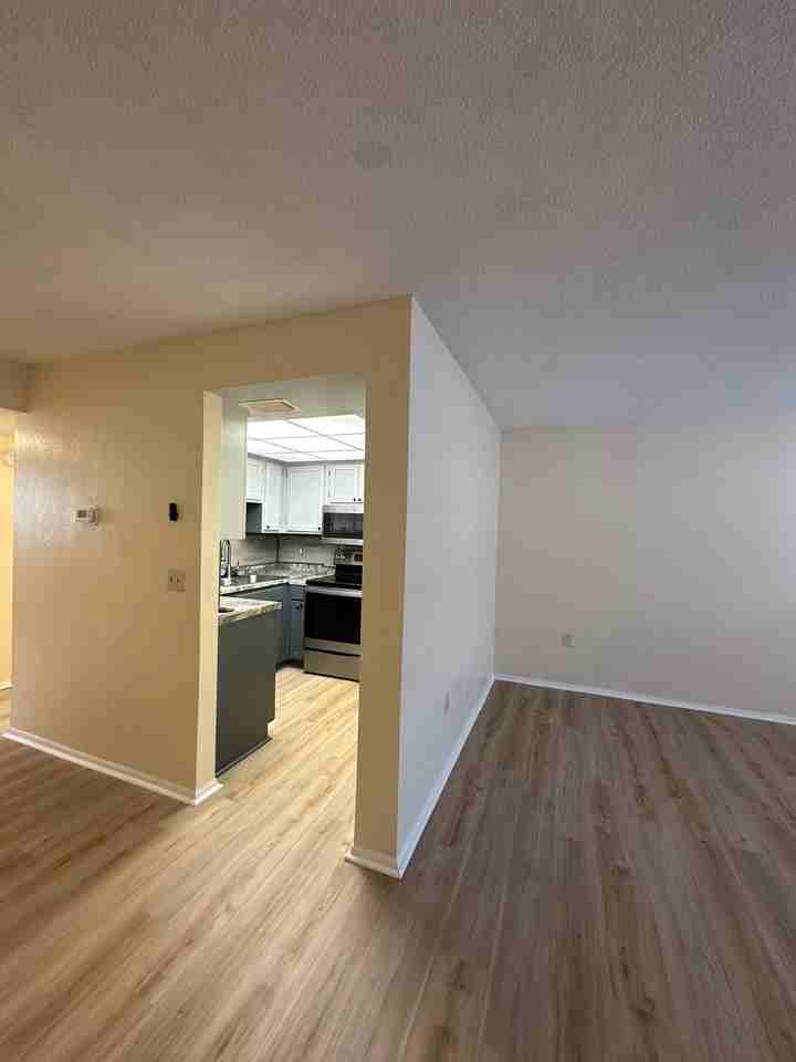 1320 Moreland Dr - Photo 4 of 5
