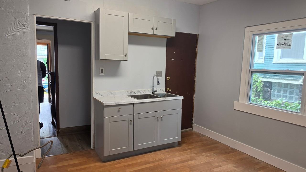 1606 W Colvin St - Photo 2 of 11