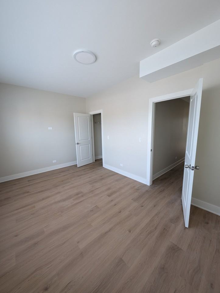 3182 N Milwaukee Ave #3182-2 - Photo 4 of 9