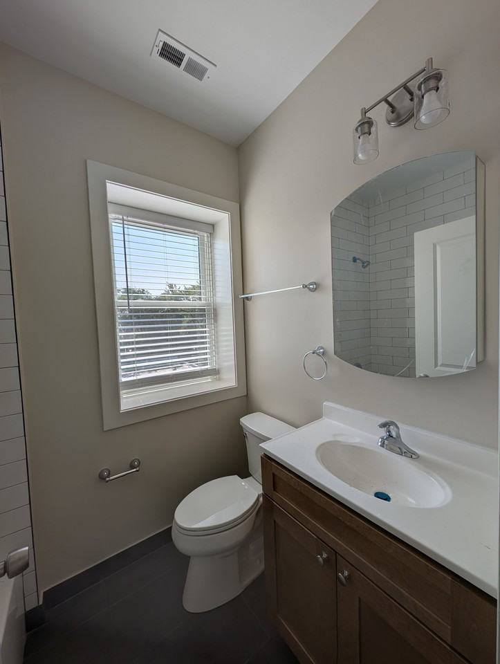 3182 N Milwaukee Ave #3182-2 - Photo 7 of 9