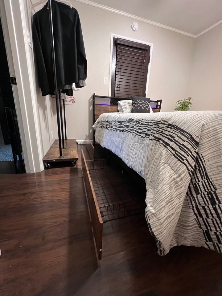 2942 Mary St - Photo 6 of 12