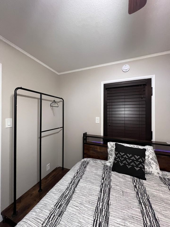 2942 Mary St - Photo 7 of 12
