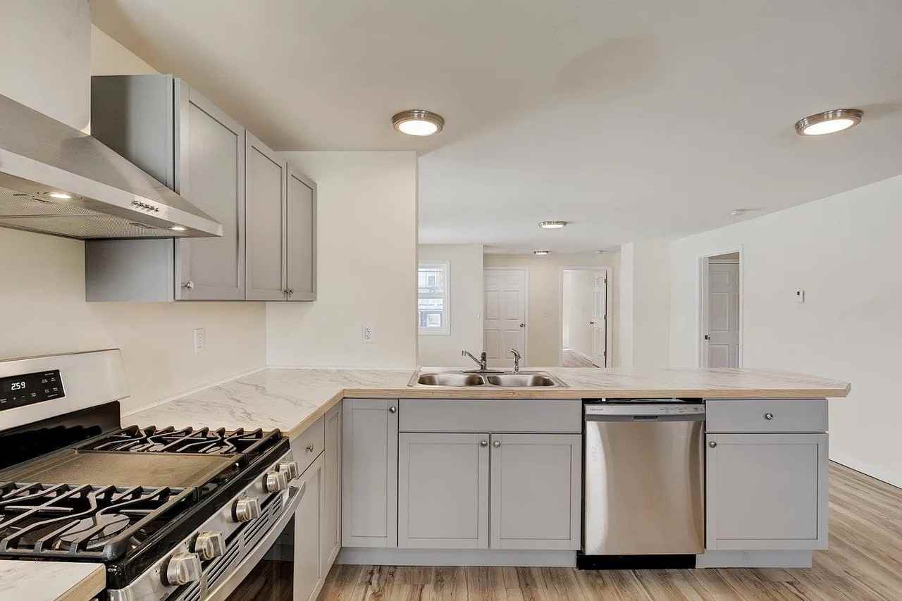 1002 Park St - Photo 2 of 16