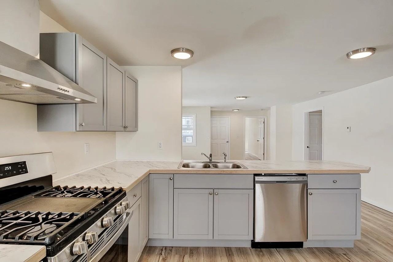 1002 Park St - Photo 4 of 16