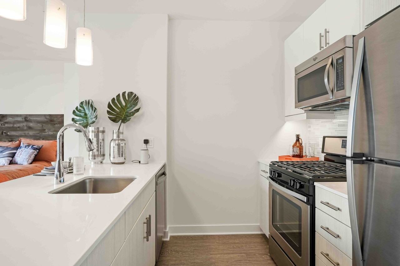 1005 S State St - Photo 4 of 16