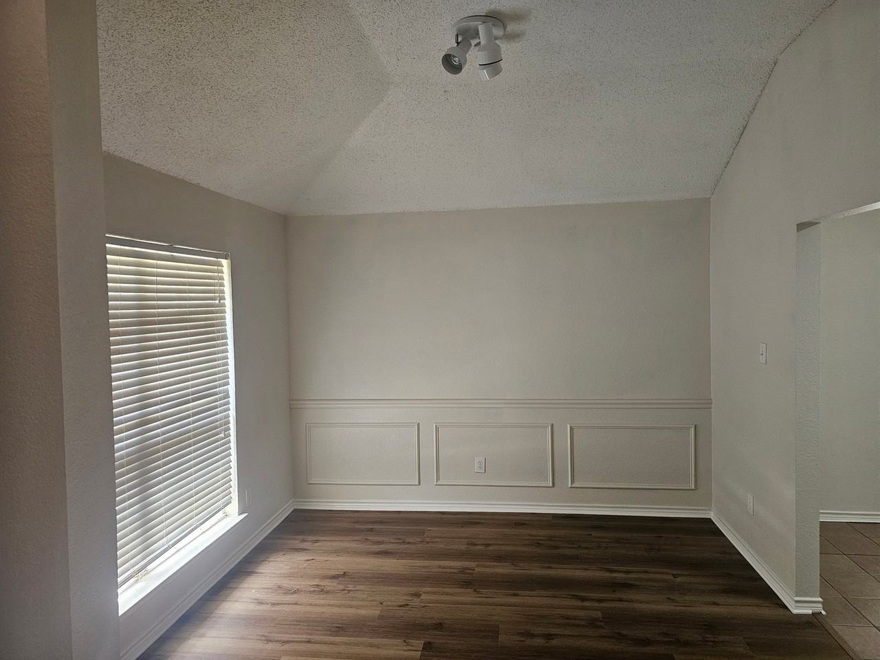 3703 Blossom Dr - Photo 4 of 11