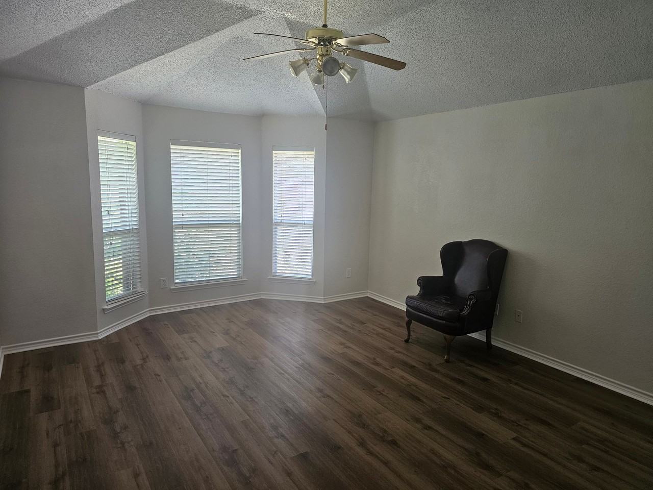 3703 Blossom Dr - Photo 6 of 11