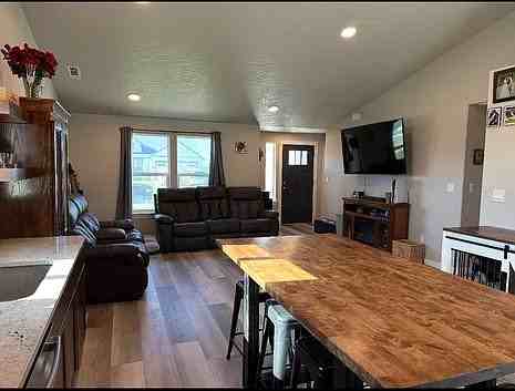4908 Corinth Dr - Photo 2 of 16