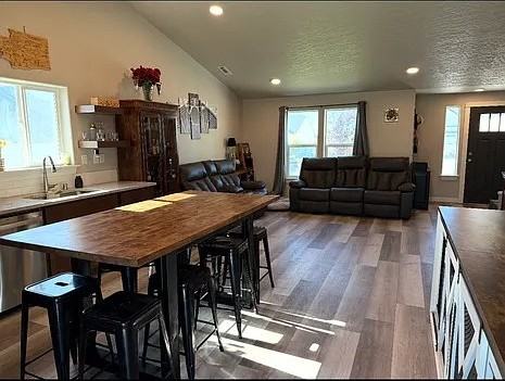 4908 Corinth Dr - Photo 4 of 16