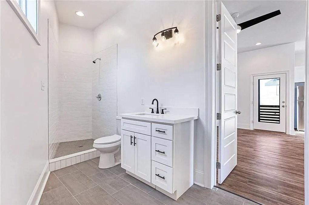 2315 Barracks St #2317 - Photo 6 of 8