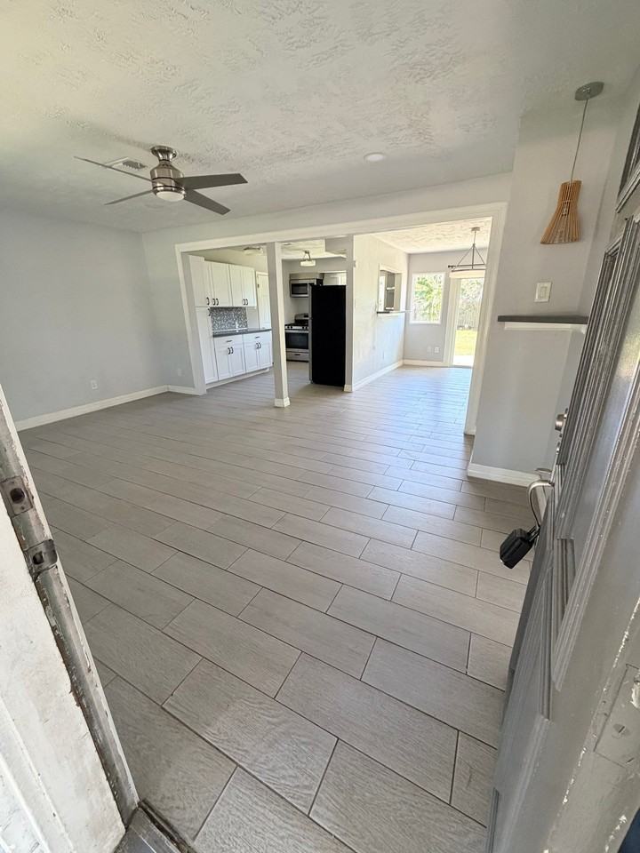 7230 Edgemoor Dr - Photo 2 of 12