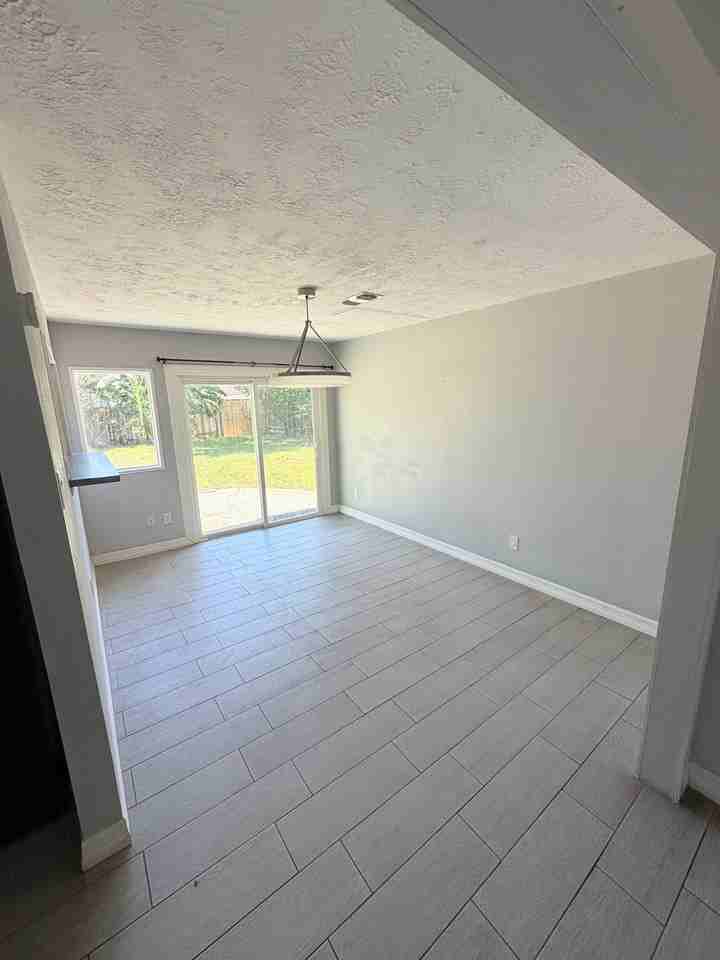 7230 Edgemoor Dr - Photo 3 of 12