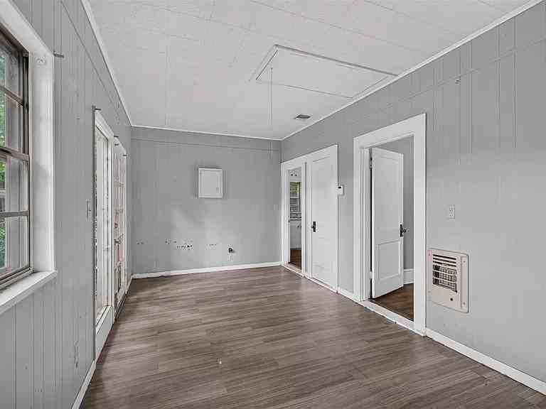 2117 S 13th St - Photo 5 of 6