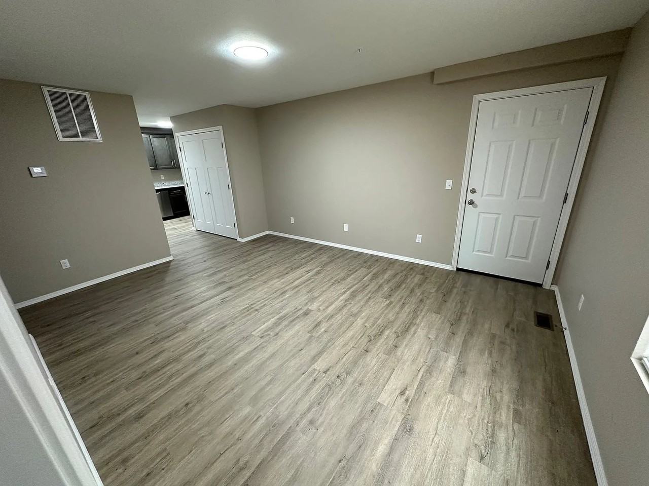 609 Texas Ave #B - Photo 2 of 9