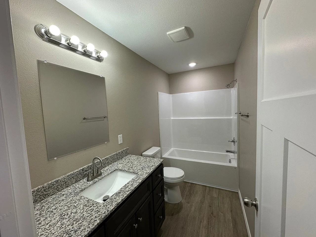 609 Texas Ave #B - Photo 5 of 9