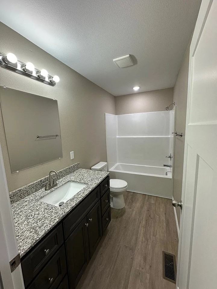609 Texas Ave #B - Photo 6 of 9