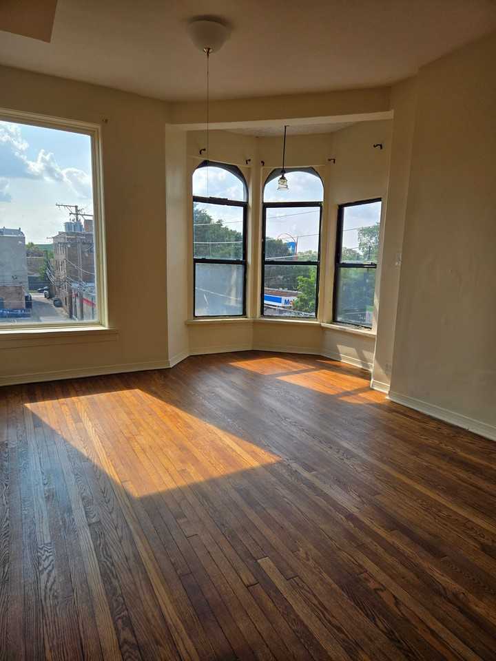 1143 N California Ave #3rdFL - Photo 2 of 9