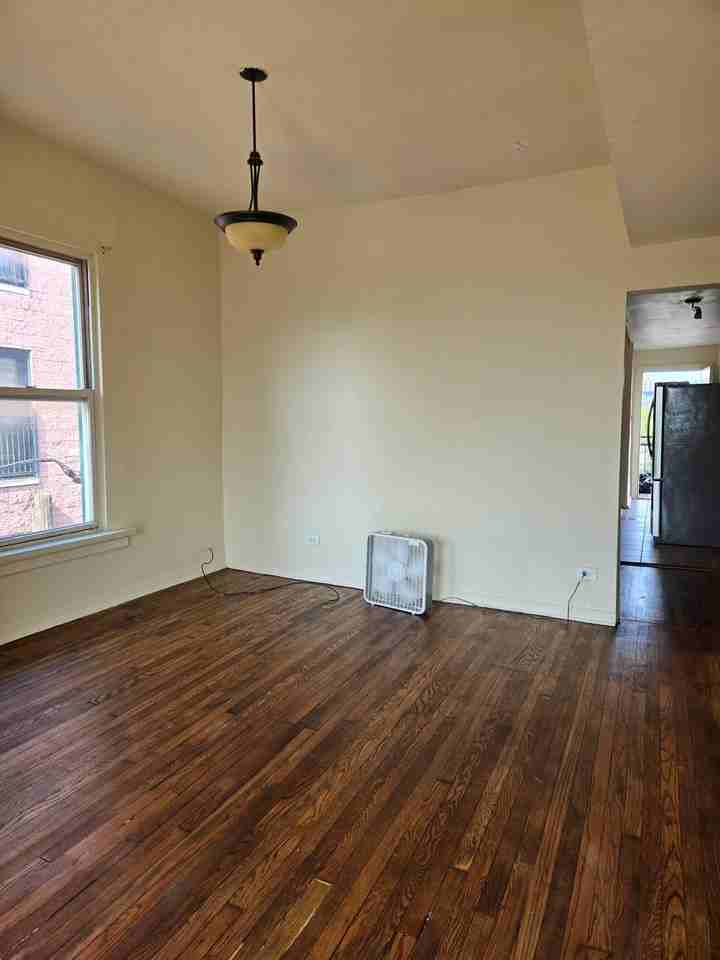 1143 N California Ave #3rdFL - Photo 3 of 9
