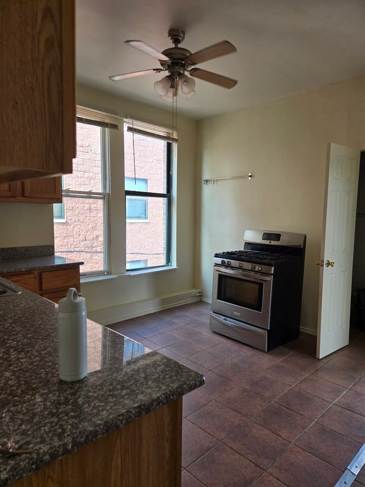 1143 N California Ave #3rdFL - Photo 5 of 9