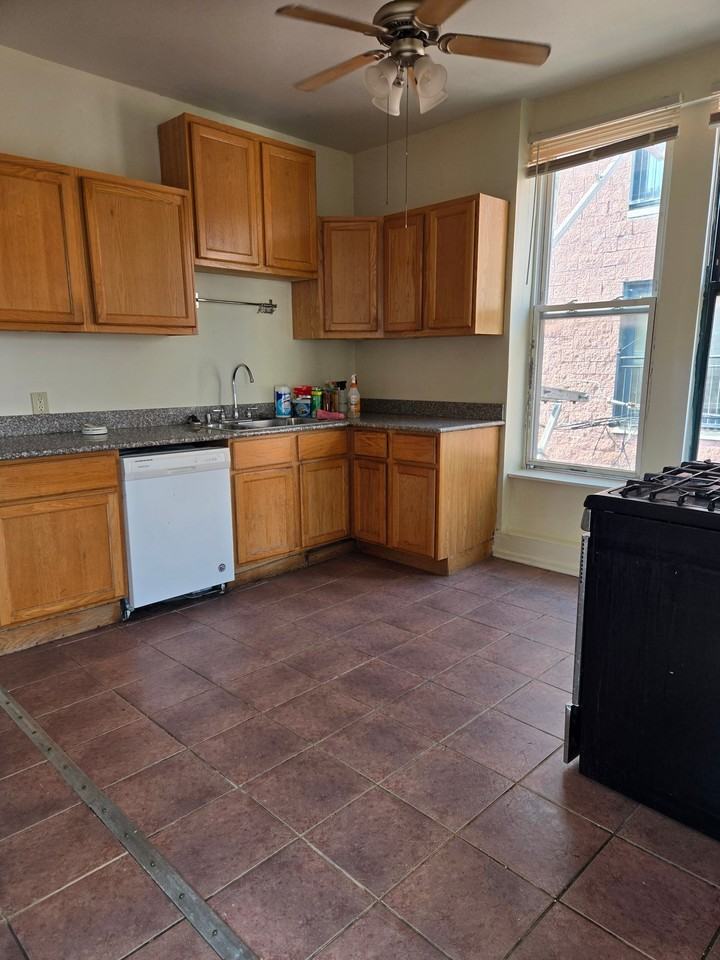 1143 N California Ave #3rdFL - Photo 7 of 9