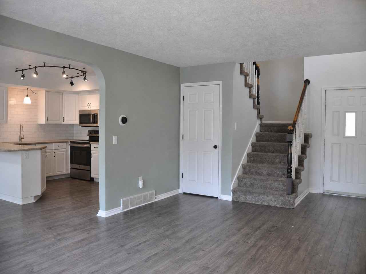 752 E Village Way - Photo 2 of 20