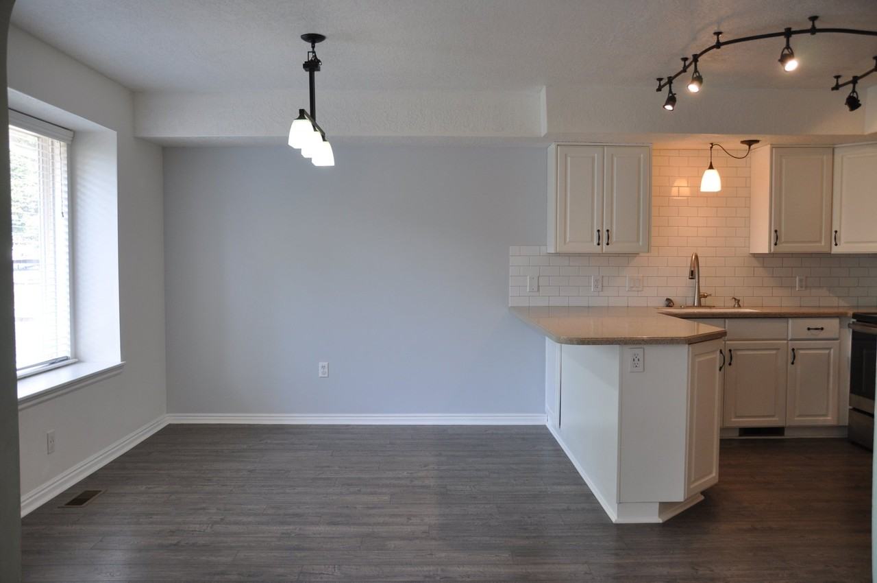 752 E Village Way - Photo 4 of 20