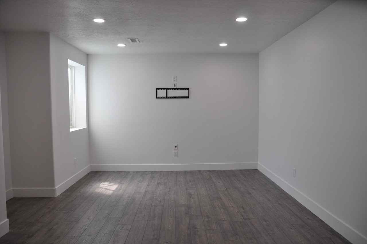 752 E Village Way - Photo 7 of 20