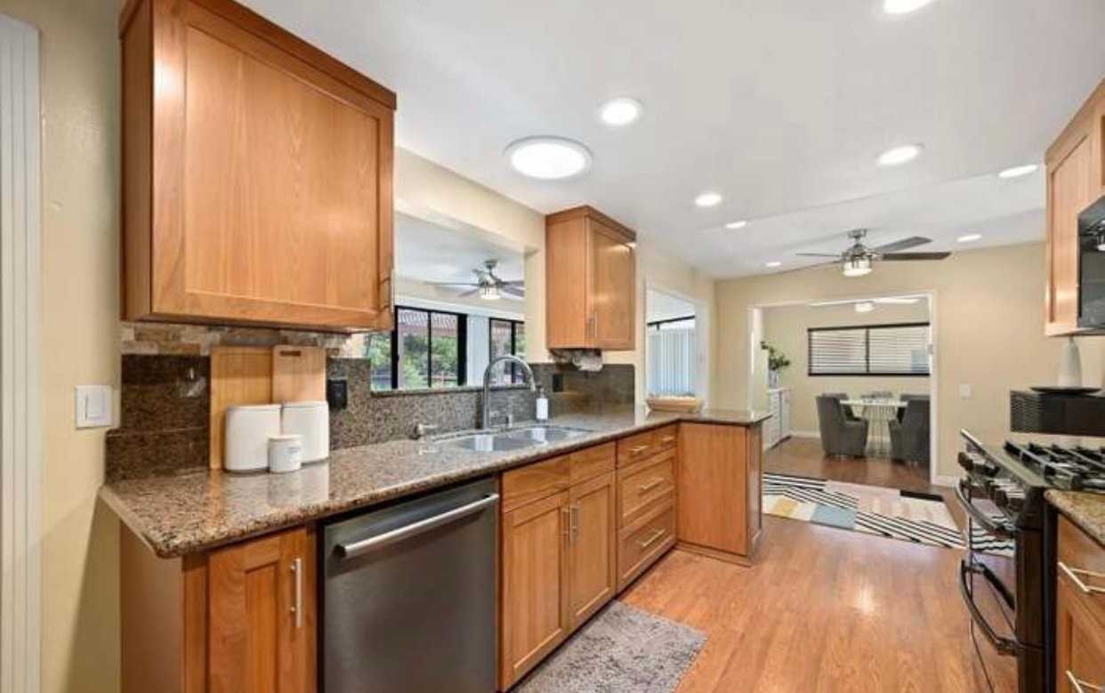 12061 Callado Rd - Photo 3 of 41