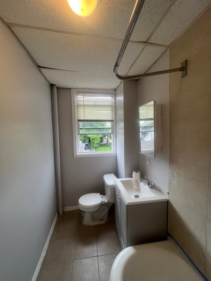 4 Eaton Pl - Photo 3 of 4