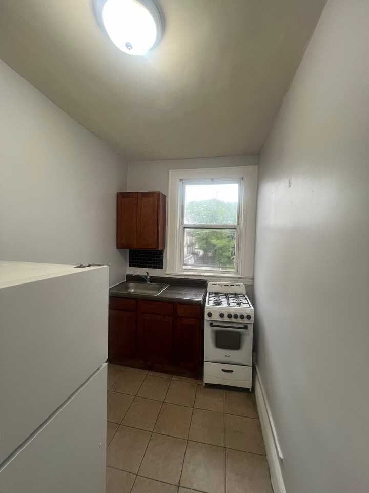 4 Eaton Pl - Photo 4 of 4