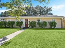 featured image of 215 Citrus Rd