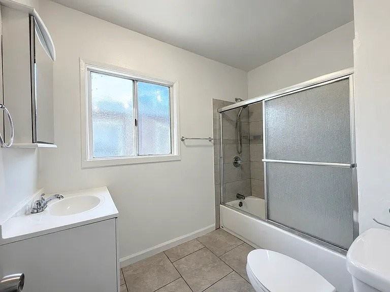 746 Daisy Ave #1 - Photo 3 of 15