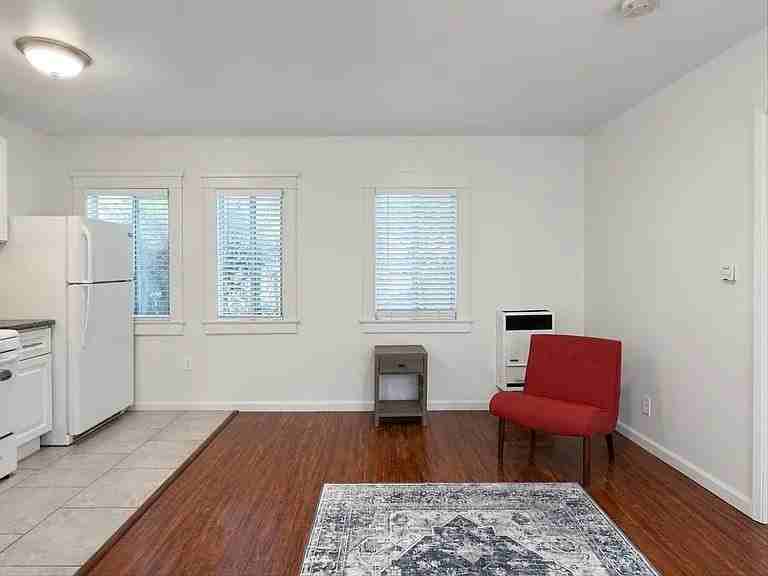 746 Daisy Ave #1 - Photo 5 of 15