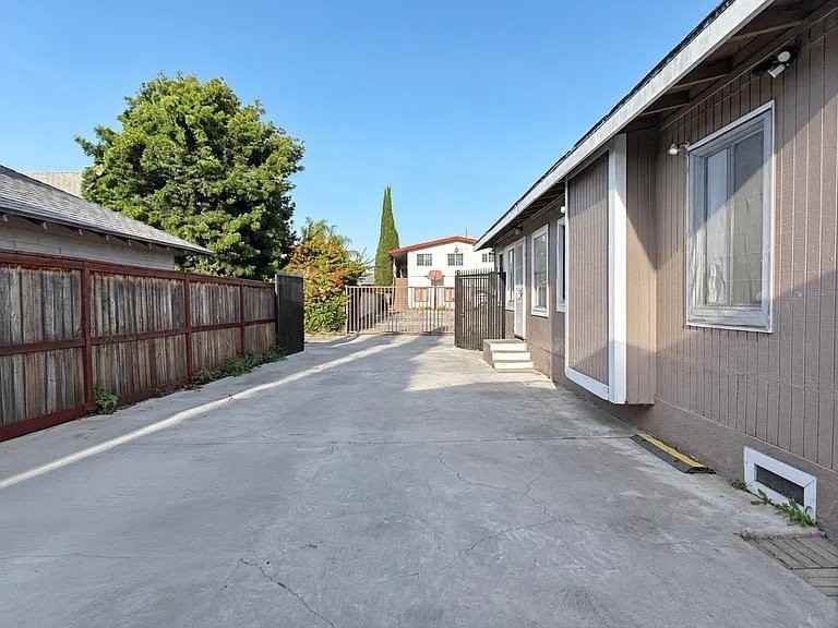 746 Daisy Ave #1 - Photo 7 of 15