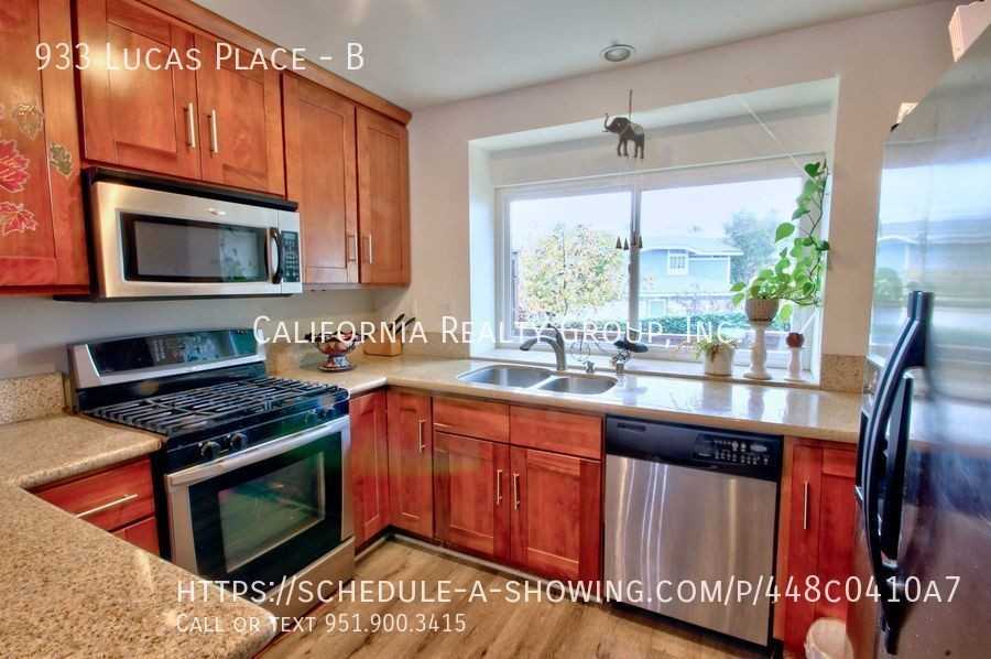 933 Lucas Pl #B - Photo 4 of 11