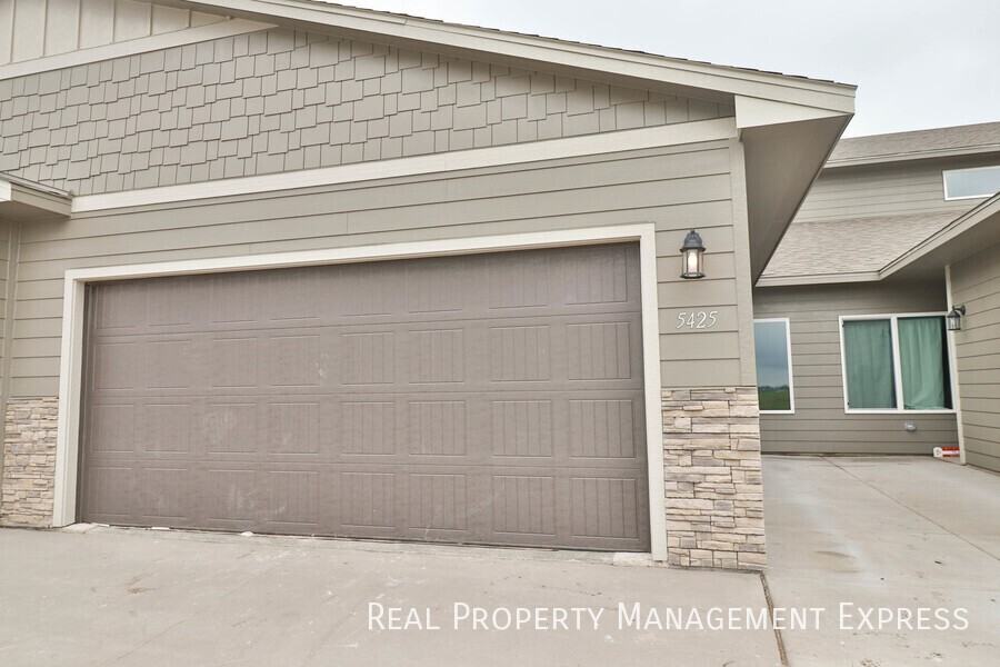 5425 S Seville Pl - Photo 2 of 25