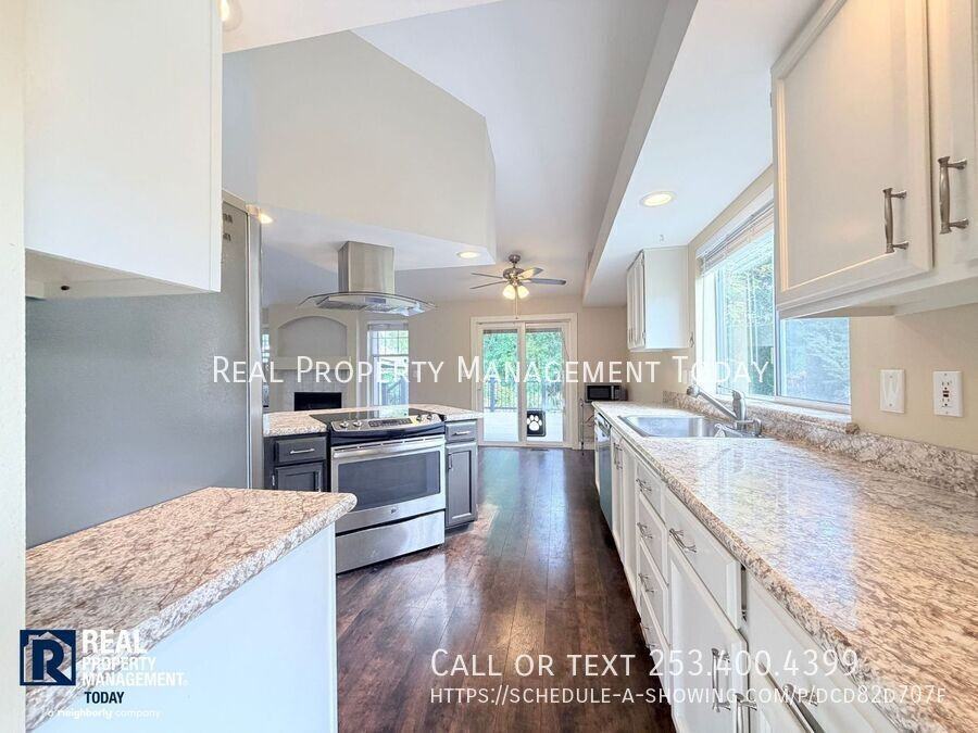 609 Cherry St E ##E. - Photo 3 of 33