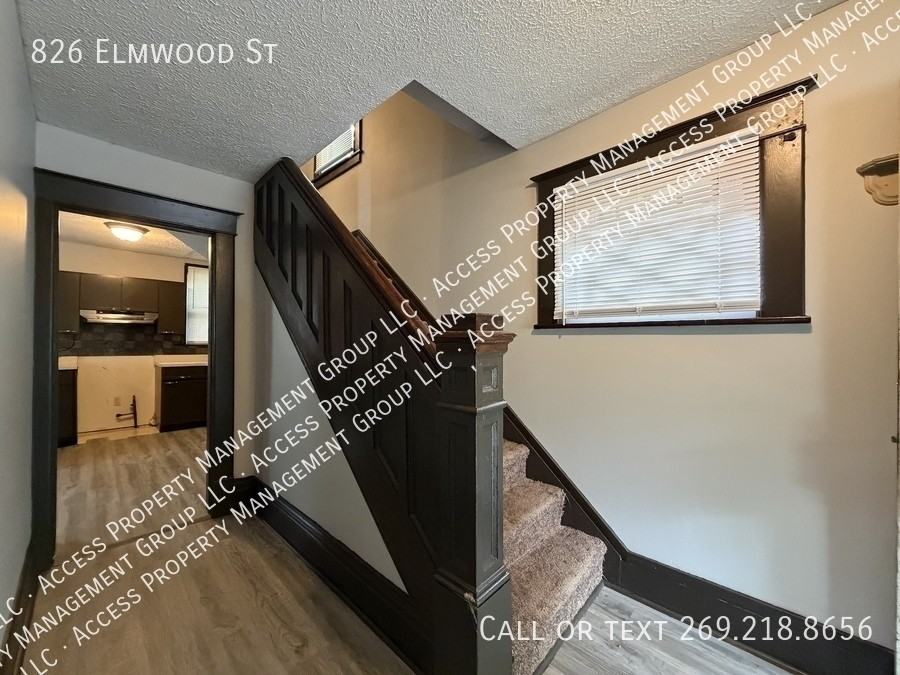 826 Elmwood St - Photo 2 of 21