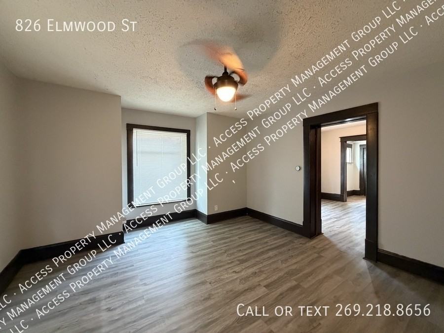 826 Elmwood St - Photo 4 of 21