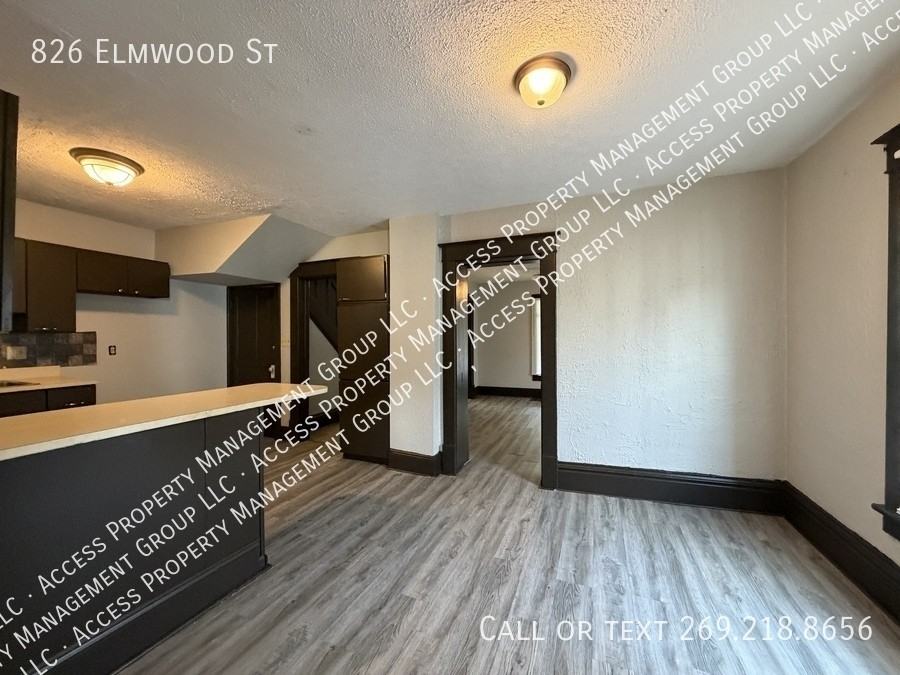 826 Elmwood St - Photo 7 of 21