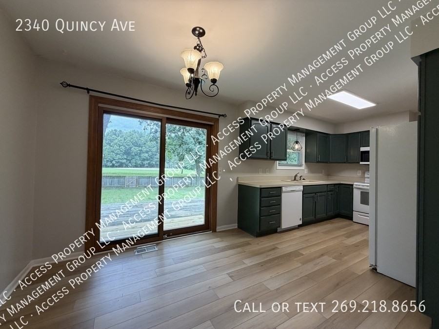 2340 Quincy Ave - Photo 4 of 29