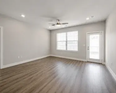 2903 Lakeside Pkwy - Photo 2 of 4