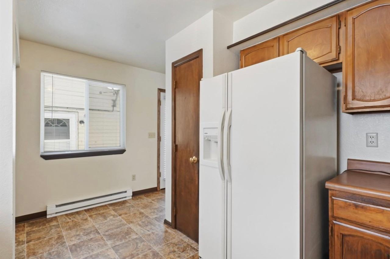 2807 W Uintah St #C - Photo 3 of 9